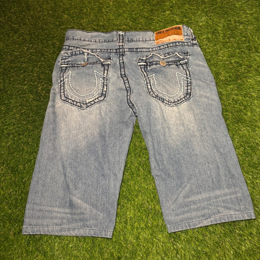 True Religion Mens Distressed Denim Shorts Light Wash Big T Stitch Blue Size 36 - Picture 10 of 15